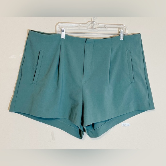 A New Day Women’s High Rise Tailored Green Shorts size 18 - Picture 4 of 10